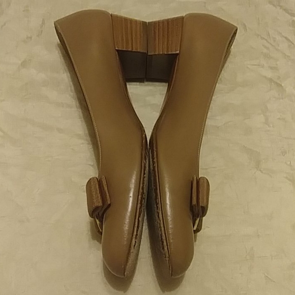 Salvatore Ferragamo Leather Bow Low Pump - Picture 3 of 6